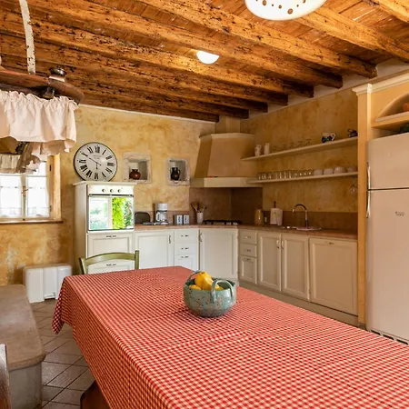 Altona By Interhome * ボドニャン